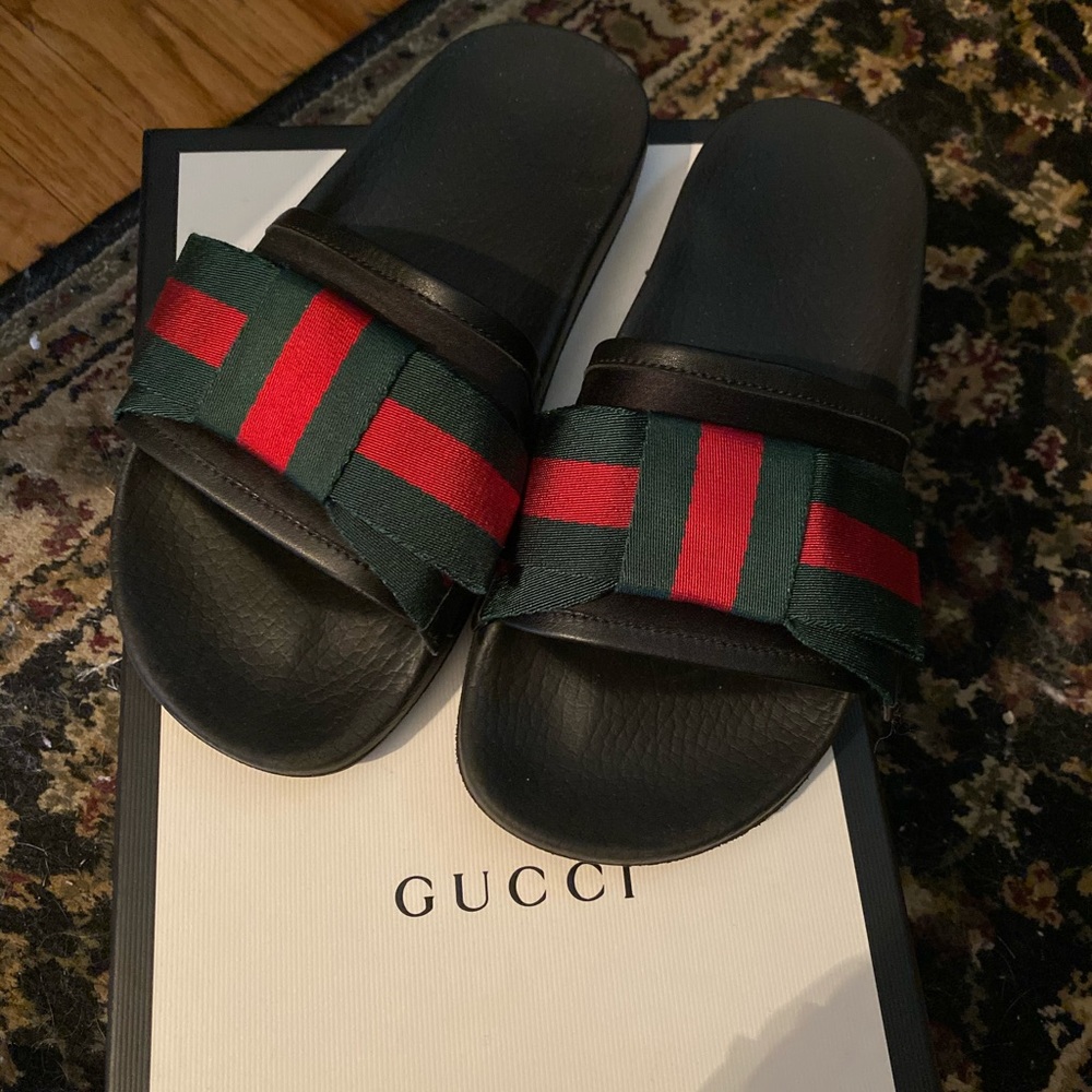 Gucci bow slides size 7
